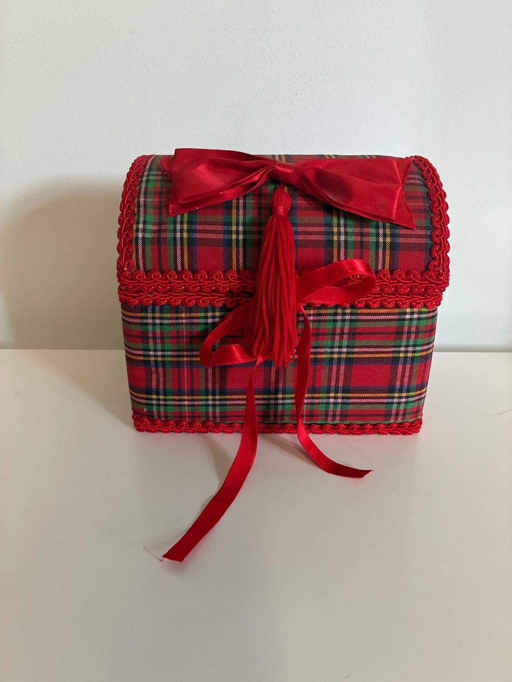 Vintage 1989 Red Plaid Decorative tie tassel box